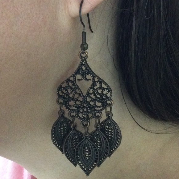 HOST PICK - Picture 2 of 3